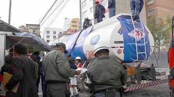La Paz: denuncian distribución de agua con rastros de diésel