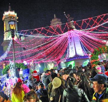 La población fue testigo del encendido de las luces.