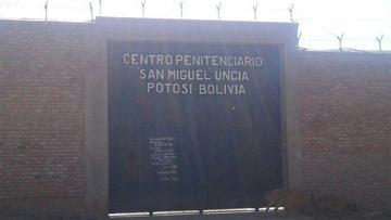 La mujer fue encerrada en la cárcel de Uncía.