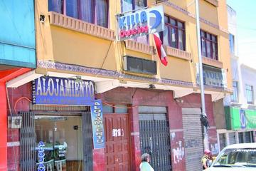 La puerta de la discoteca fue precintada con un cartel falsificado de Clausurado