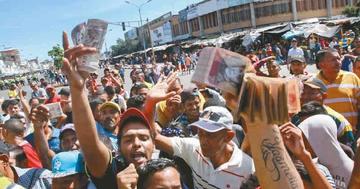Calma vuelve a Venezuela tras retroceso de Maduro