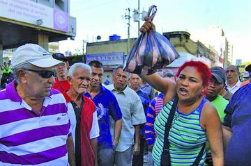 En Venezuela saquean tiendas y la Policía detiene a 400 personas