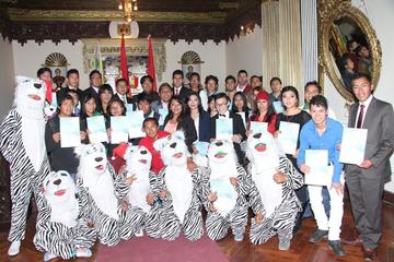 Premian a jóvenes destacados de Potosí