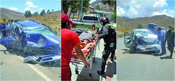 Una pareja muere atriccionada en su auto tras colisión frontal