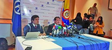 Los funcionarios colombianos, Freddy Bonilla y Alfredo Bocanegra, en rueda de prensa.