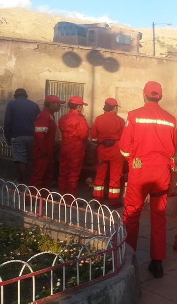 El equipo de bomberos acudió al lugar.