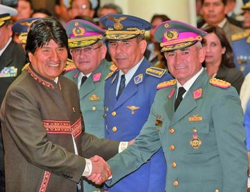 Ariñez es el nuevo comandante de FF.AA. y denuncian vulneración