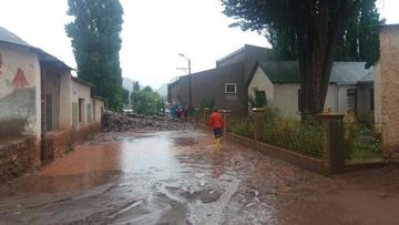 El lodo llegó a una calle principal.