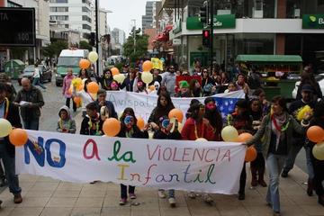 Una movilización contra la violencia que afecta a los menores.