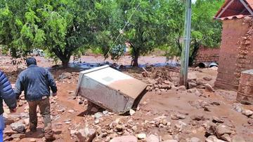 El agua tumbó los muros de seis viviendas.