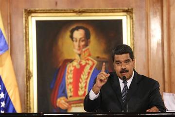Piden elecciones tras declarar abandono del cargo de Maduro