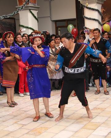 Otros bailarines que participaron en el acontecimiento.