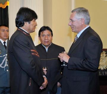 El presidente Evo Morales y el actual agente de Bolivia ante La Haya, Eduardo Rodríguez Veltzé.