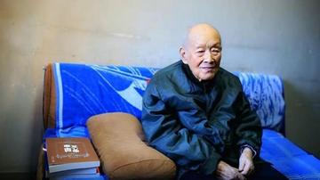 Muere a los  111 años  el inventor  del "pinyin"
