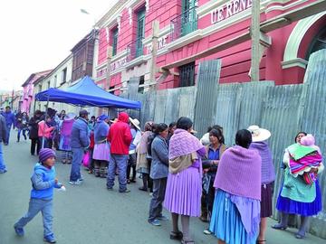 Inscriben en la calle por falta de entrega de su infraestructura 