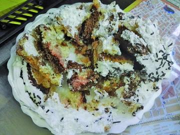 Hallan hormigas vivas en un pastel  