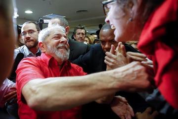 Militancia pide a Lula que sea candidato presidencial en Brasil