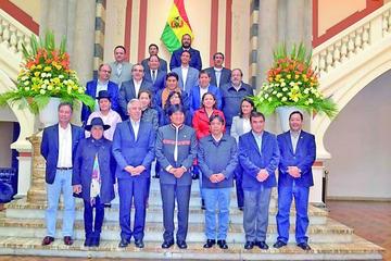 Los extitulares de los diferentes ministerios presentaron ayer su carta colectiva de renuncia.
