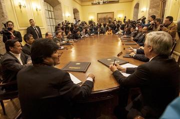El primer mandatario pidió a su nuevo equipo de colaboradores luchar contra el machismo y la corrupción.