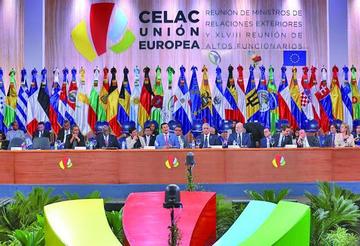 Celac apoya diálogo en Venezuela pero rechaza ir contra EE.UU.
