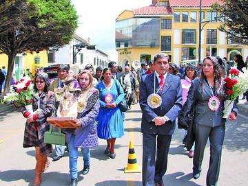 Honran a patrono de los periodistas