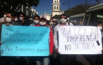 El 20 de mayo, en forma paralela, las federaciones de la prensa del sur del país se declararon en estado de emergencia.