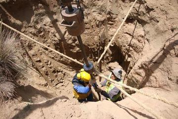 Un equipo técnico elabora el estudio de suelos en la zona de Chiutara.