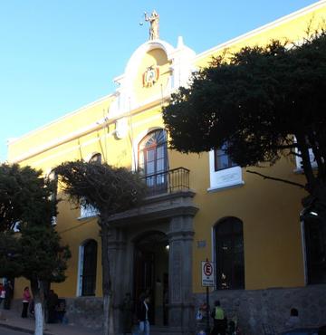 Esta es la primera Casa Nacional de Moneda, se ubica en la plaza 10 de Noviembre.