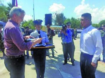Estalla silvatina al vicepresidente durante acto de licenciamiento 