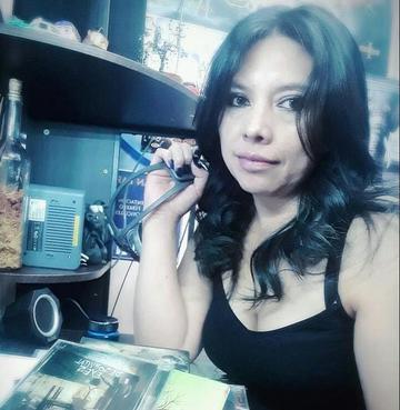 Loyda Betzabé Dávila, conductora de Stereo Top Bol.