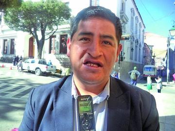 Presentarán una denuncia contra policías de la Felcc