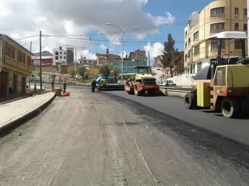 La máquina asfaltadora de la Alcaldía.