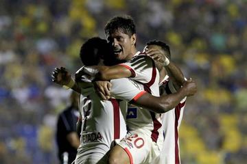 Universitario deja casi sentenciada la eliminatoria con un 3-1 a Capiatá