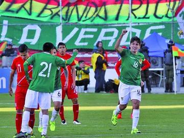 Ronald Raldes festeja el segundo tanto ante los peruanos.