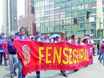 Articulan protestas por la Caja Nacional de salud