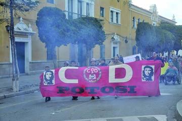 Trabajadores preparan una marcha por sus derechos