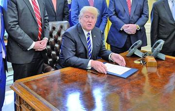 Dimitió el asesor de seguridad del gobierno de Donald Trump