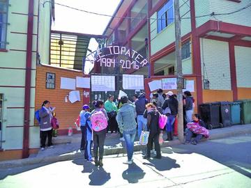 Denuncian supuestos abusos de una maestra de primaria