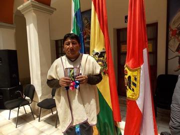 Detienen a alcalde por la compra de mochilas  chinas con sobreprecio