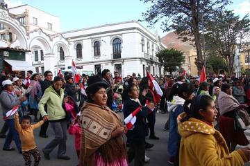 La bandera potosina ondeó en las dos marchas.