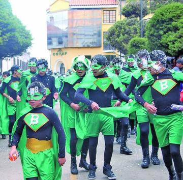 Rasaltaron los trajes y uniformes.