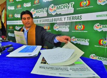 Gobierno: Bolivia requiere 18 mil hectáreas de coca para el acullico