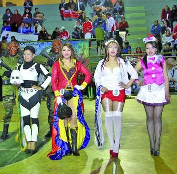 Las simpáticas cuatro finalistas del corso.