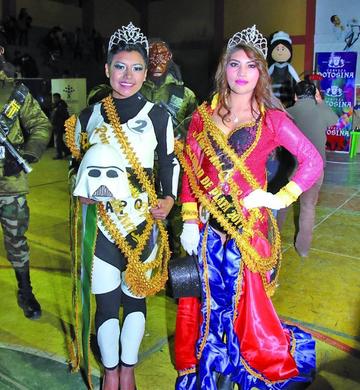 La reina Jhoselin Nina y la primera finalista Meliza Ruiz.