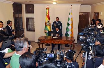 EE.UU. observa arremetida del Gobierno de Evo contra medios