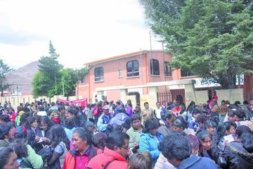 Maestros de todo el país inician marcha por una mejor educación