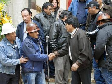 El ejecutivo del ente matriz, Guido Mitma y el presidente Evo Morales.