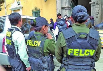 Un policía es acusado de golpear a su concubina