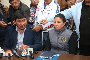 El gobernador y la directora del Sedeca en conferencia de prensa.