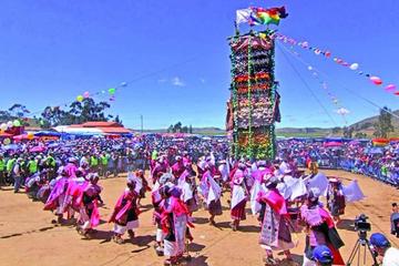 Lanzan fiesta de la Pukara y Pujllay
